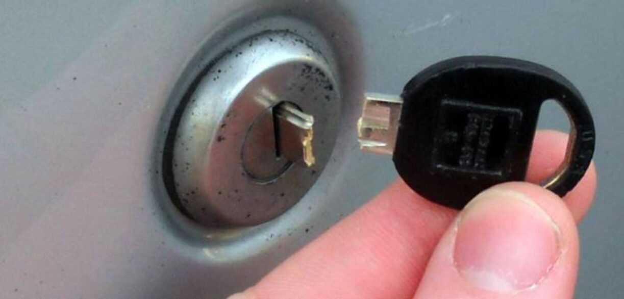 The Risks of Using Pliers for Broken Car Key Extraction